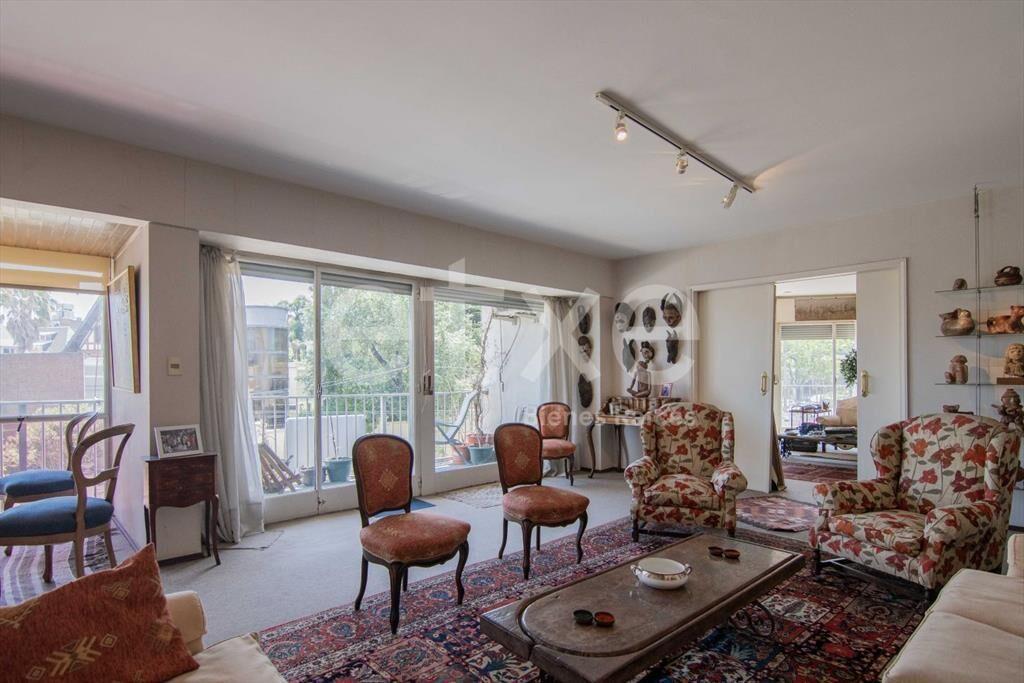 Apartamento esquinero en Venta Pocitos...