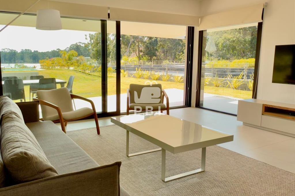 Apartamento de 2 dormitorios en Crystal Views, -
