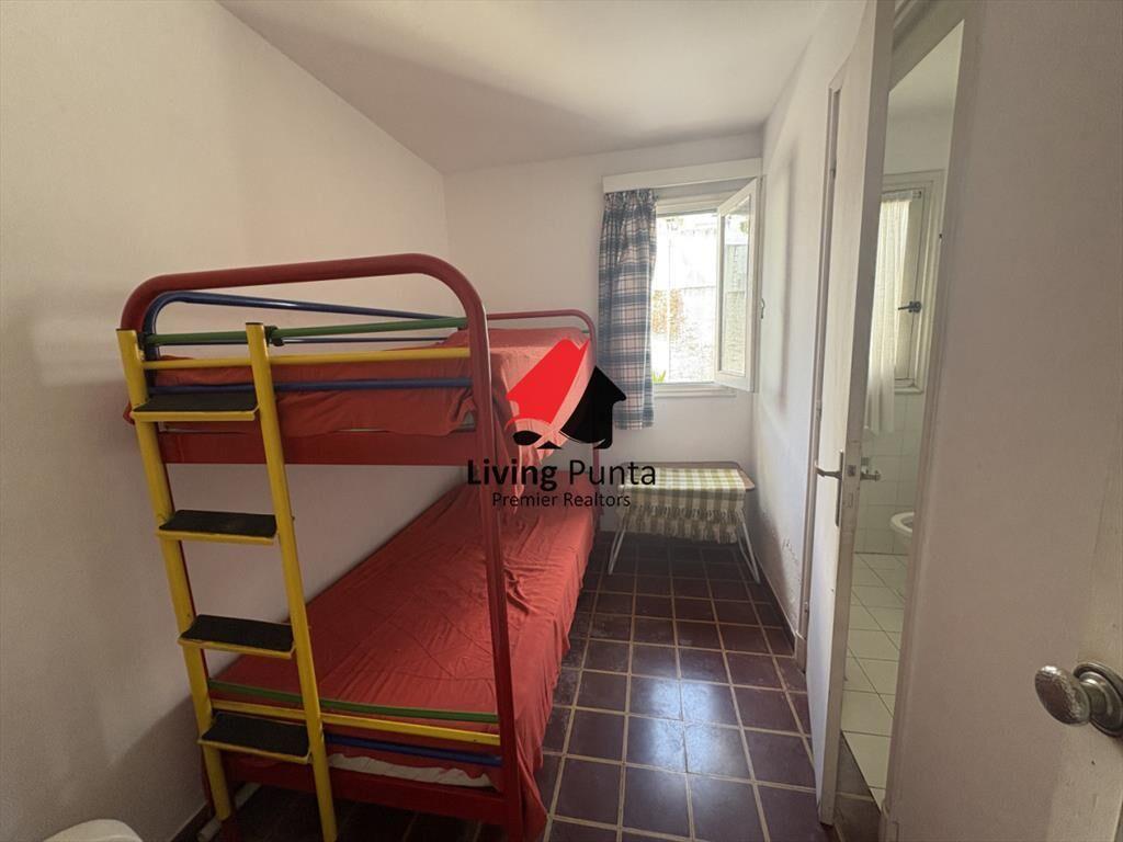 Alquiler de Apartamento de 3 Dormitorios 2 y 2 en