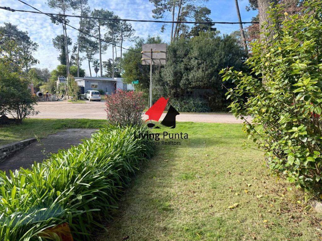 Hermosa casa en venta con piscina en punta del
