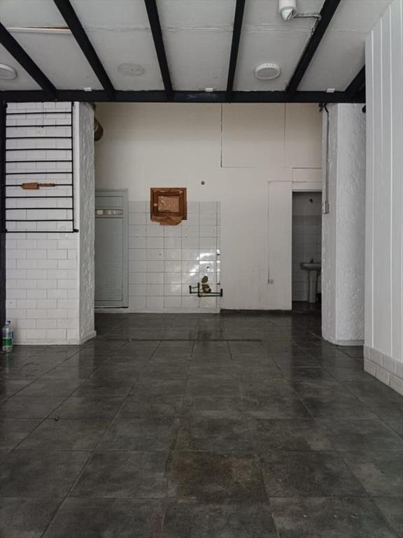 local Ituzaingo, a pasos de la peatonal Sarandi, permite ga