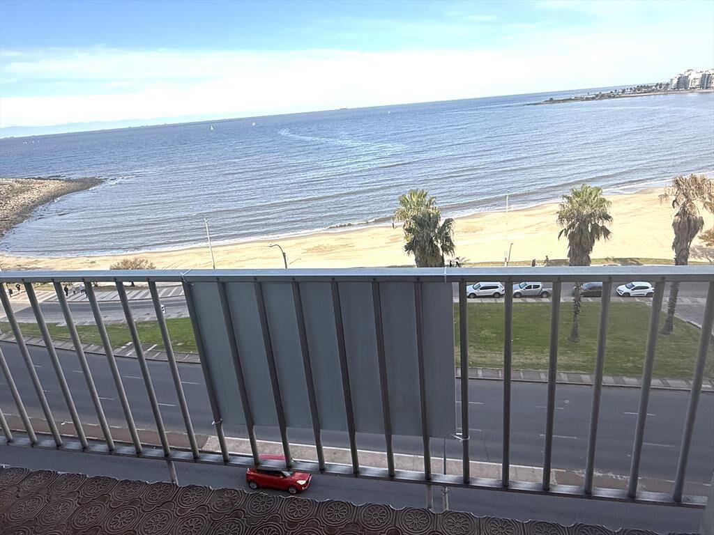 Oportunidad sobre rambla 2 dormitorios, servicio y garaje!!