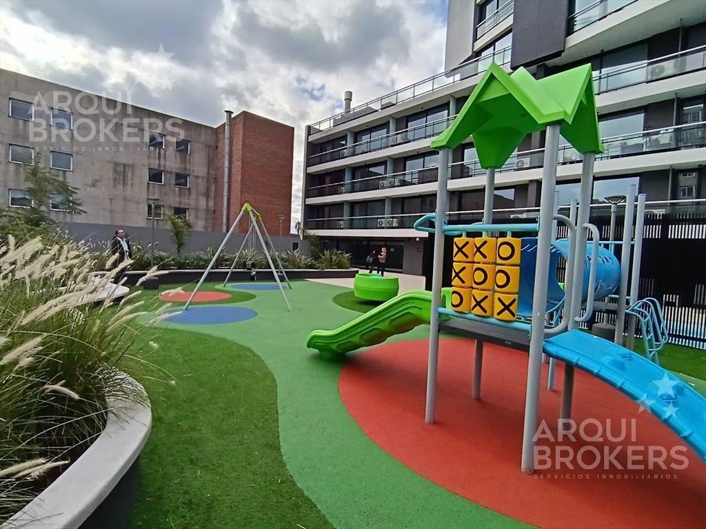 Apartamento de 3 dormitorios en venta en Buceo 2604