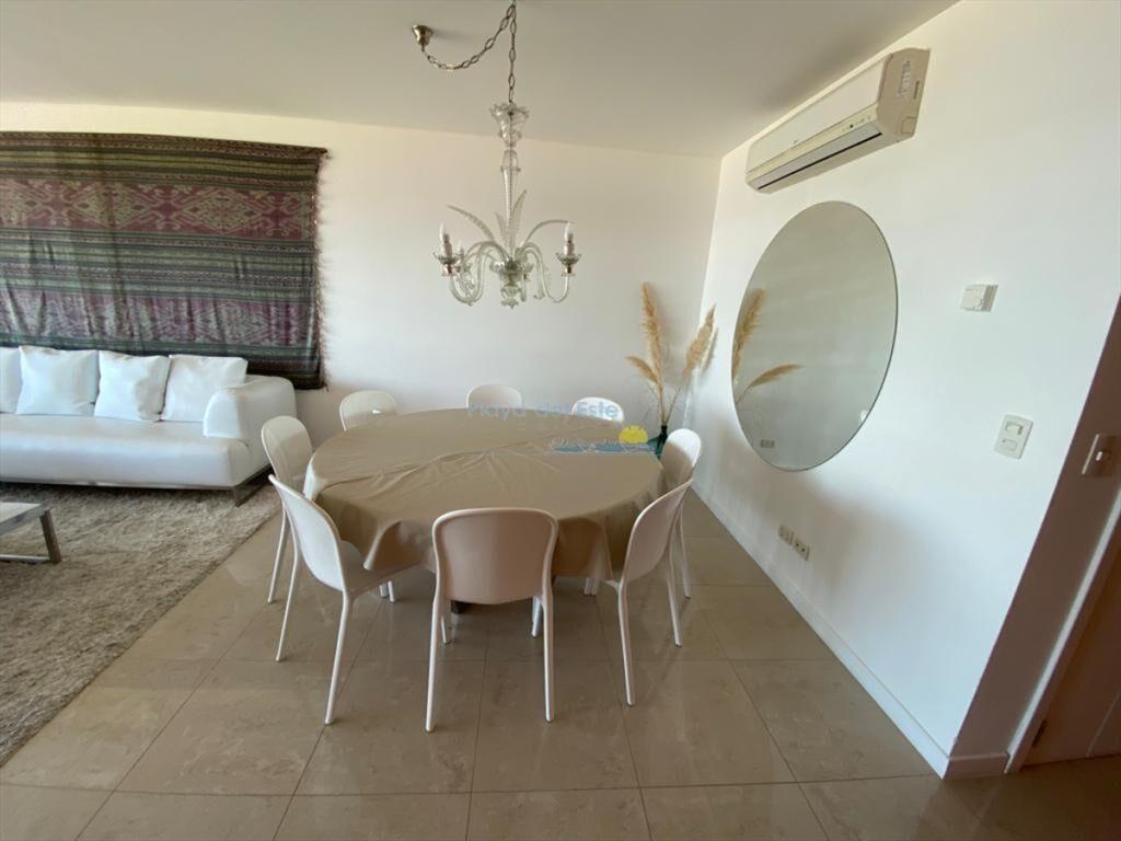 Apartamento de 2 Dormitorios en Torre Le Parc , ,