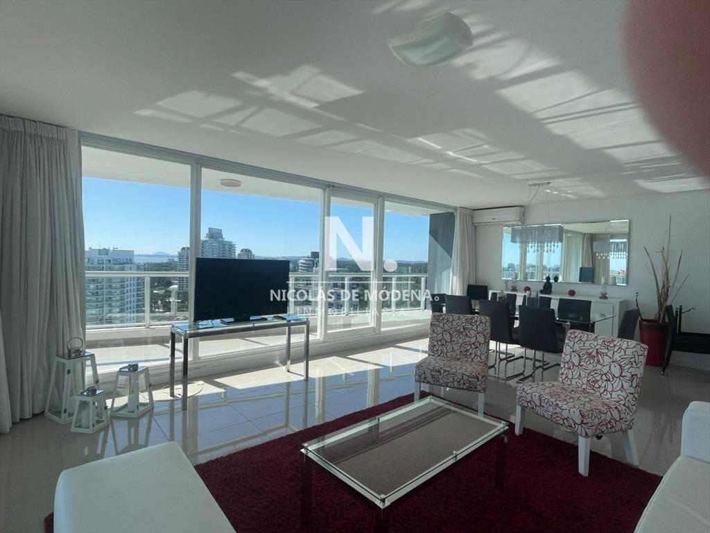 Amplio departamento en venta en punta del este