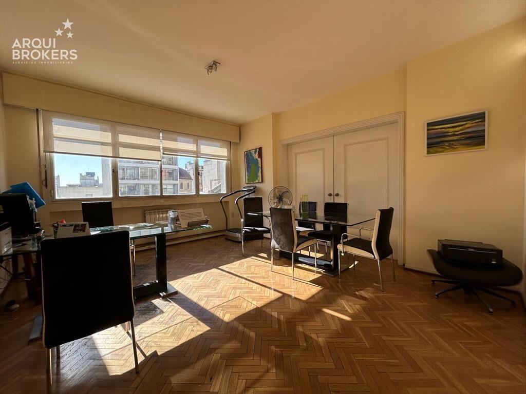Apartamento de cuatro dormitorios en venta en Centro