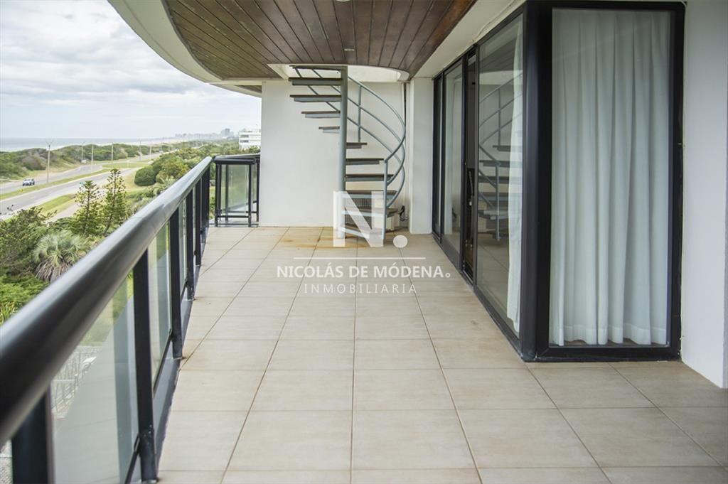 Penthouse en venta muy cómodo e iluminado. 4 +