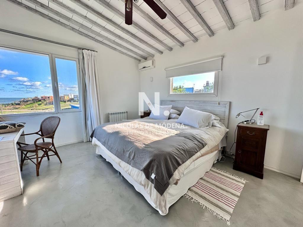 Vende casa en El Chorro- Manantiales, de 4