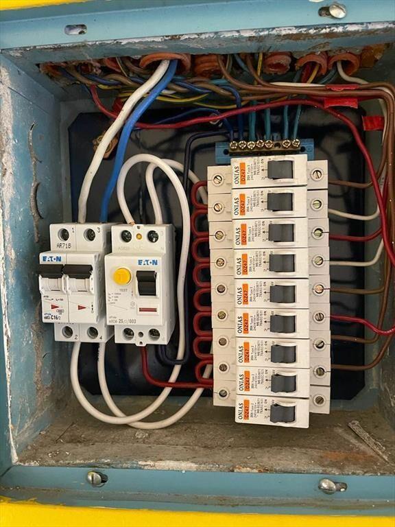Casa y apto con garage y cochera para actulizar, con o sin