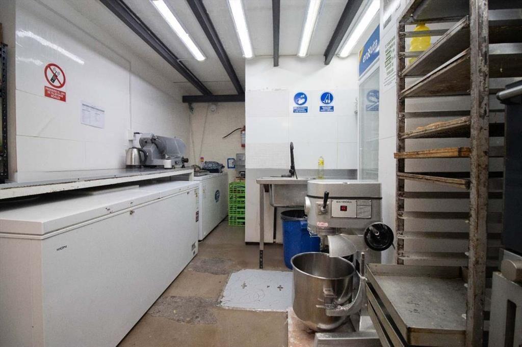 VENTA LLAVE ROTISERIA EN BARRIO DE LOS JUDIOS