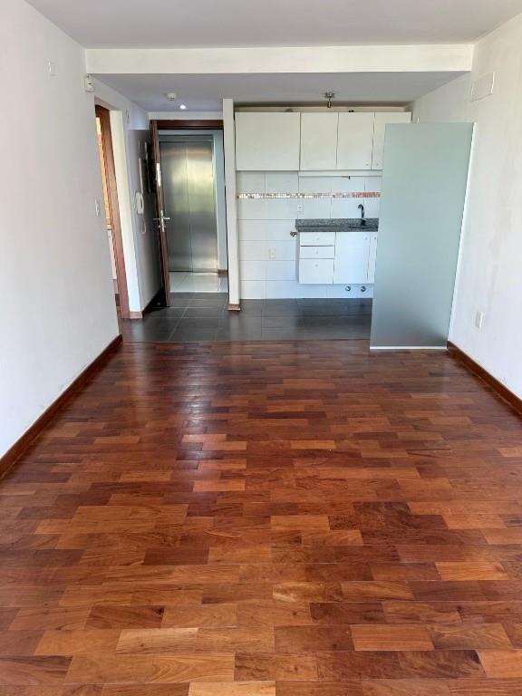Apartamento al frente con balcon a mts. de Mdeo. Shopping!