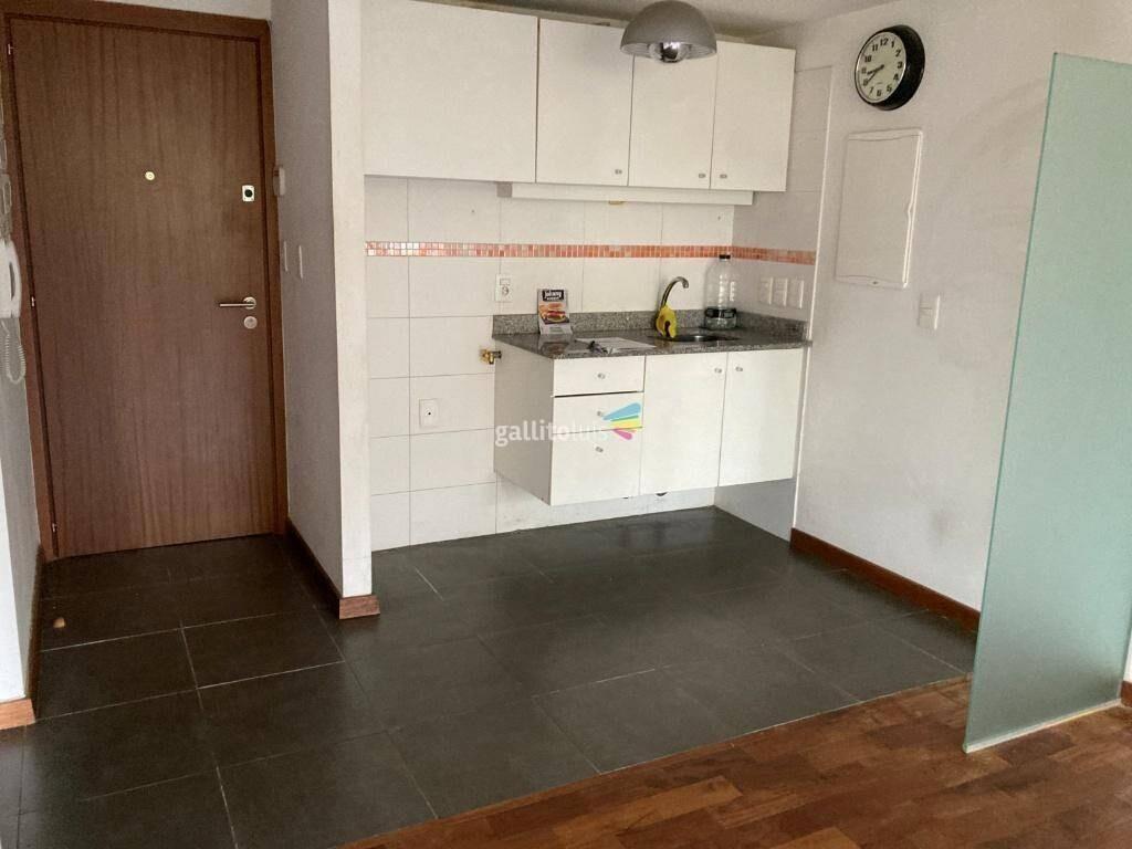 Apartamento al frente con balcon a mts. de Mdeo. Shopping!