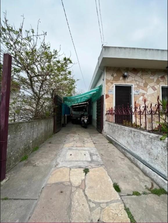 VENDE CASA MALVIN 3 DORMITORIOS 2 BAÑOS