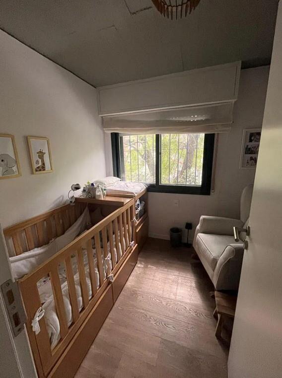 VENDE CASA 4DORMITORIOS 3BAÑOS POCITOS NUEVO 1COCHERA 1PATIO