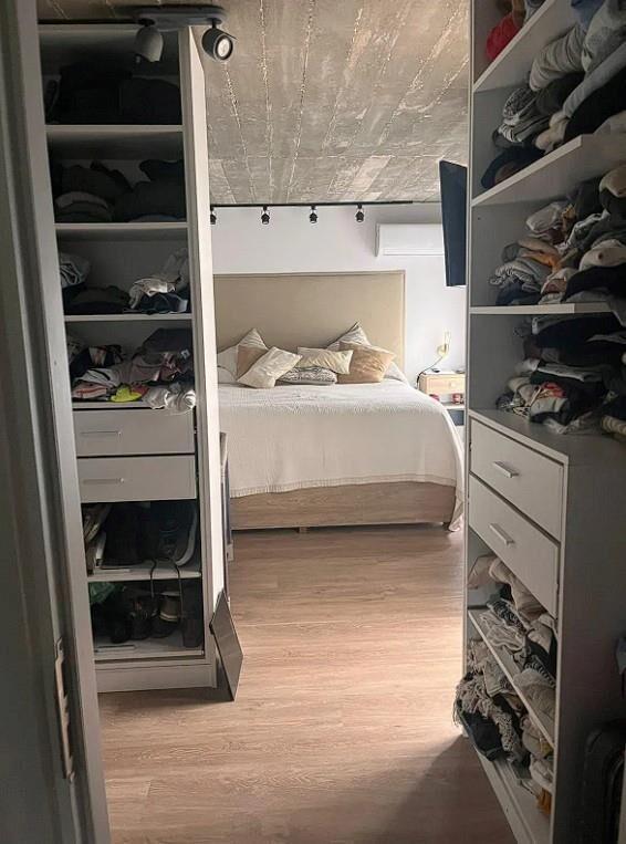 VENDE CASA 4DORMITORIOS 3BAÑOS POCITOS NUEVO 1COCHERA 1PATIO