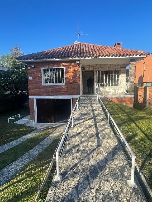 SUSENA INVERSIONES ALQUILA CASA EN CARRASCO NORTE