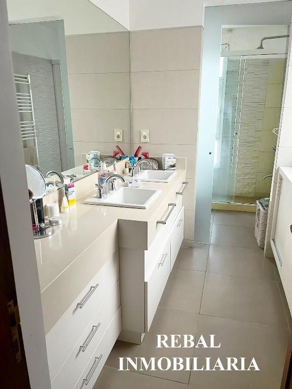 HERMOSA RESIDENCIA A NUEVO ! ! ! GGES ! ! ! CALEF. ! ! !