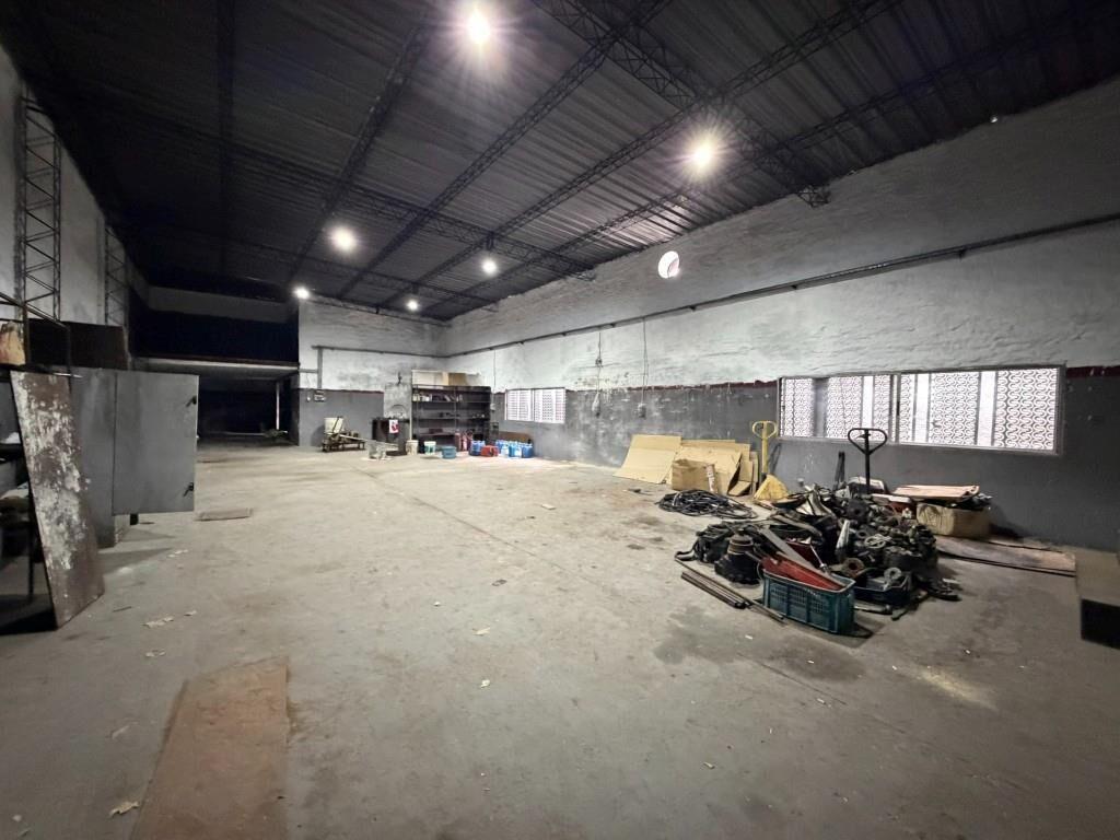 DIRI SAN MARTIN Y C. REYLES - 600M2 CONSTR- ENTRADA CAMIONES