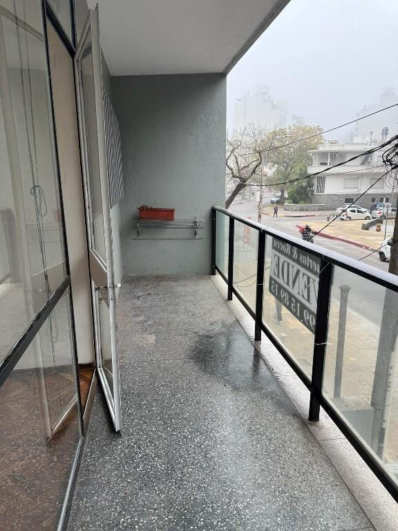 Apartamento sobre 26 de Marzo con balcon!