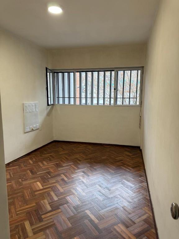 Apartamento sobre 26 de Marzo con balcon!