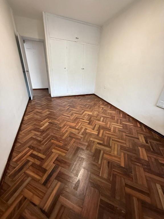 Apartamento sobre 26 de Marzo con balcon!