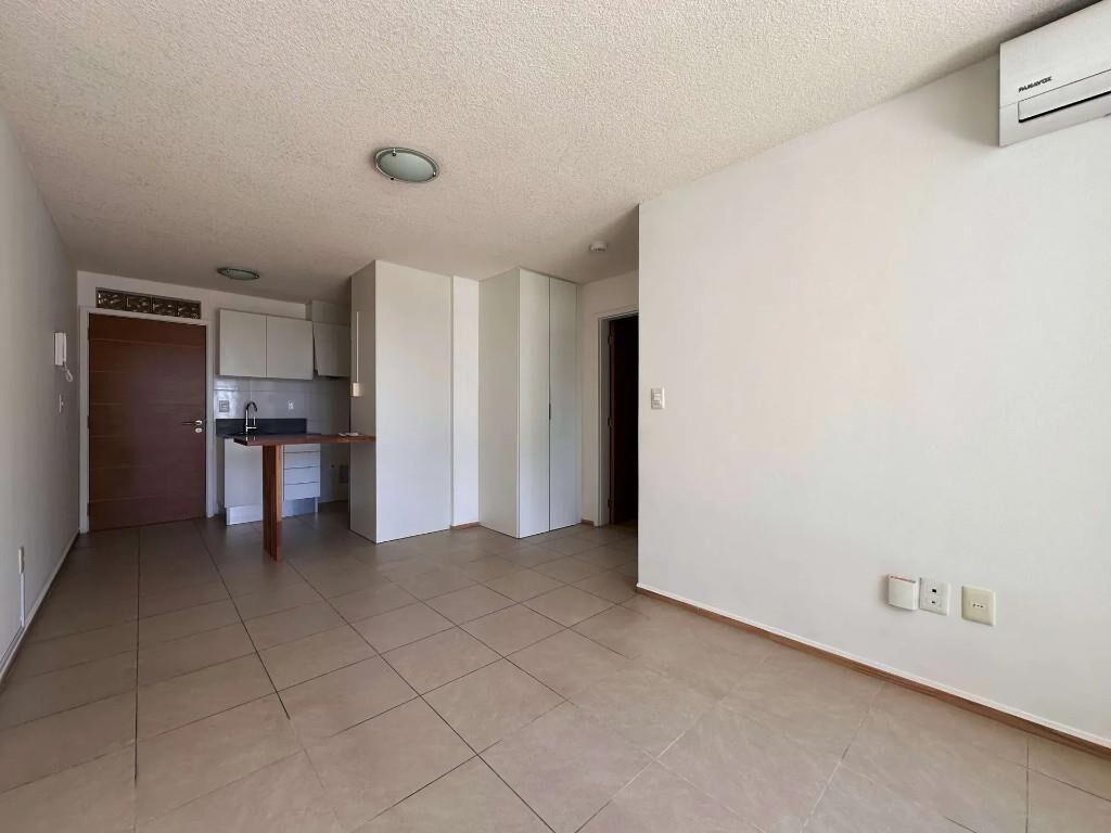 Apartamento de 1 dormitorio, Tres Cruces, Garage, patio