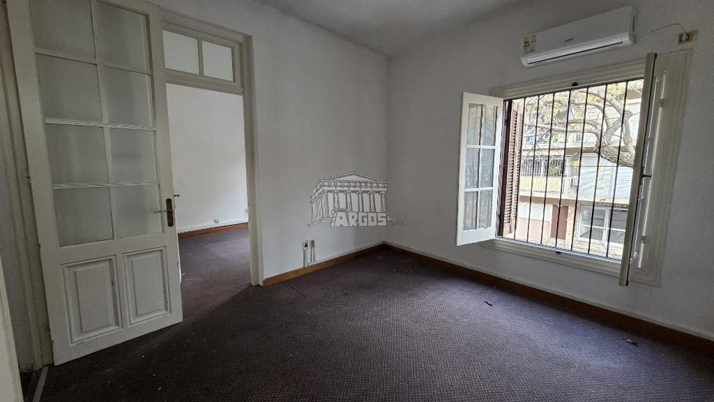 ARGOS VENDE CASA P.U. 3 DORM. C/GGE. GESTIDO ESQ. G. PEREIRA