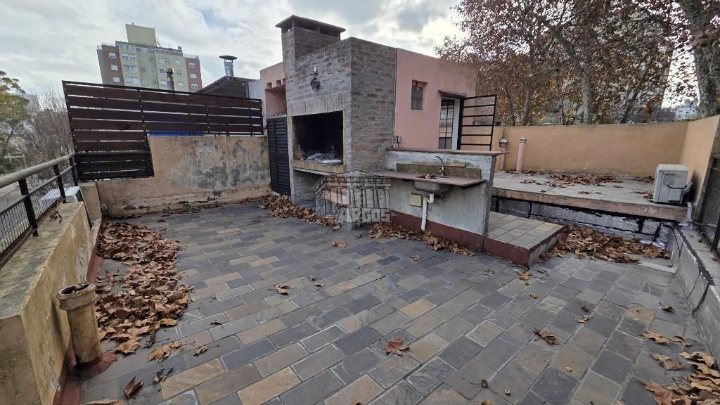 ARGOS VENDE CASA P.U. 3 DORM. C/GGE. GESTIDO ESQ. G. PEREIRA