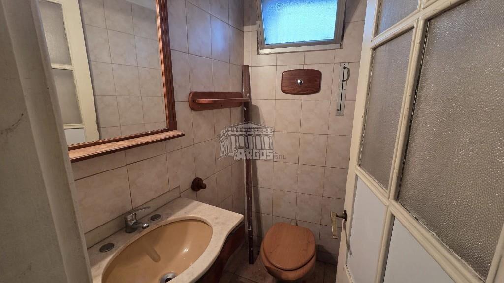 ARGOS VENDE CASA P.U. 3 DORM. C/GGE. GESTIDO ESQ. G. PEREIRA