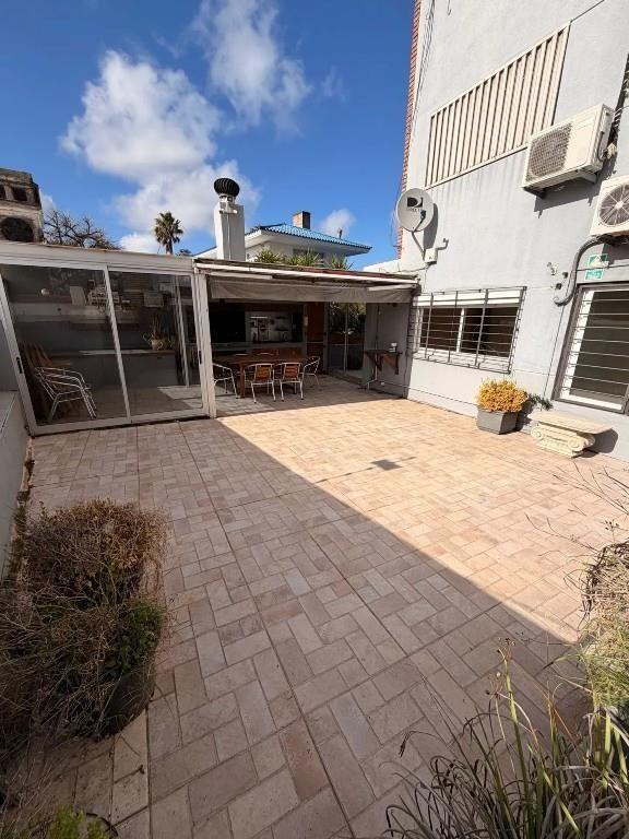 Gran apartamento, con patio y Parrillero. Espectacular