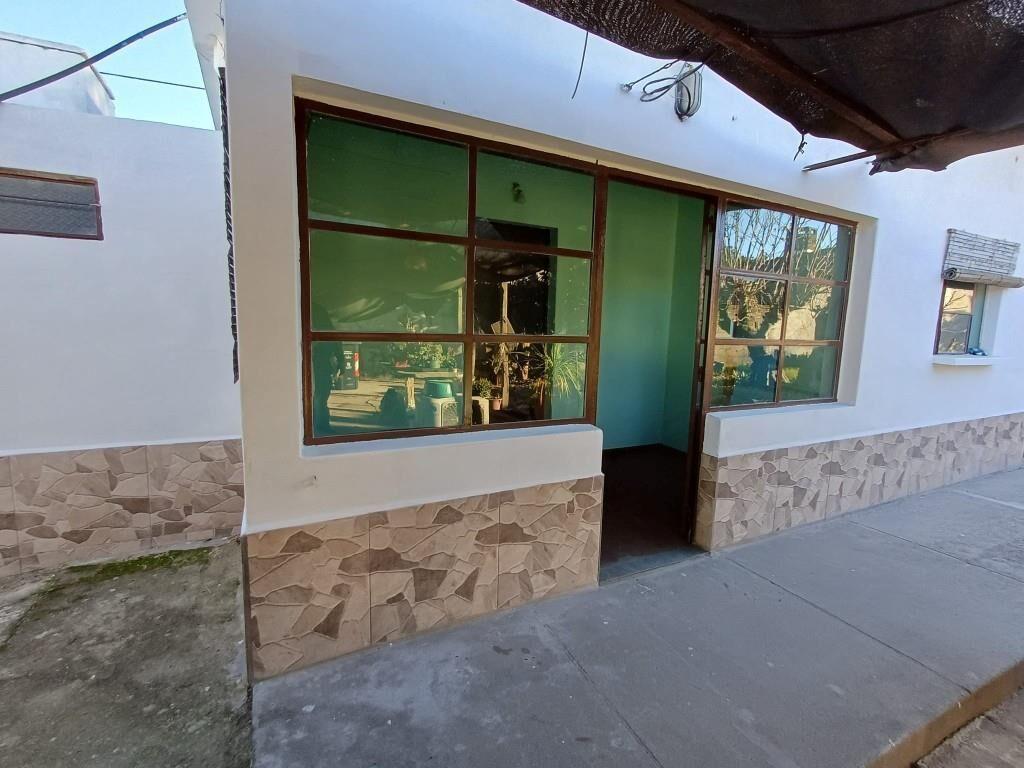 Casa al fondo de 1 dormitorio.