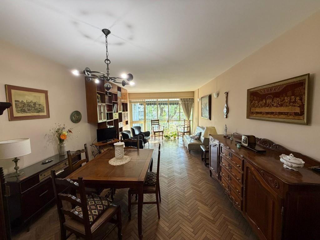 Venta apartamento 3 dormitorios, 3 baños y garaje en Pocitos