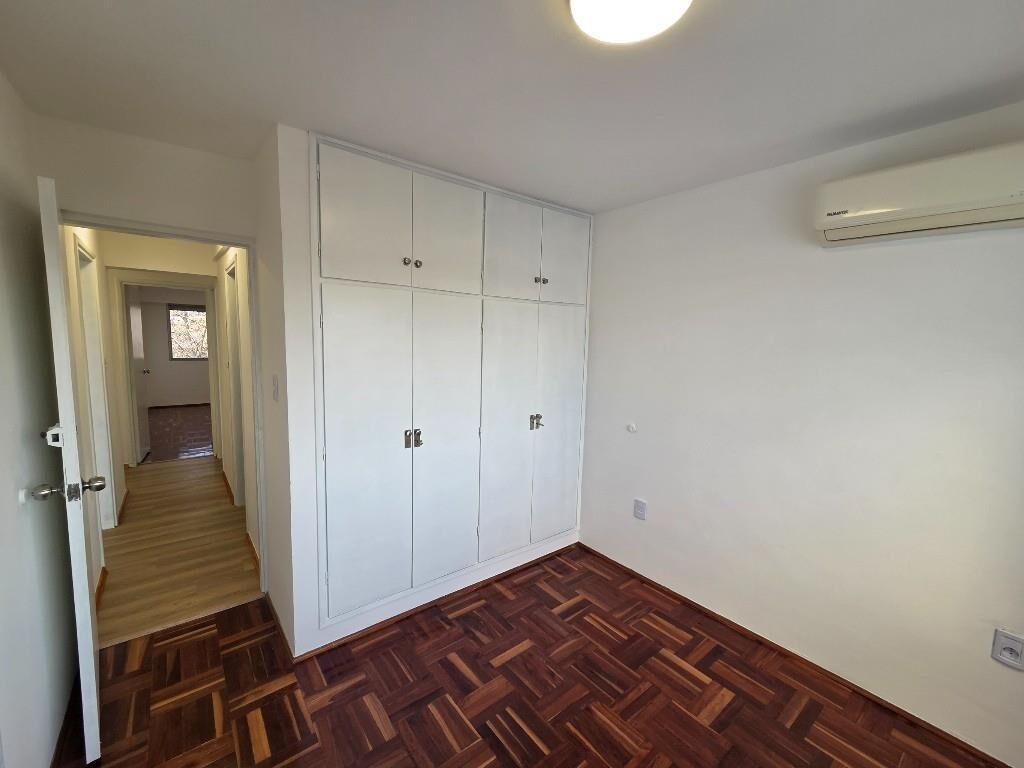 Alquiler Apto. Al Frente en 4º Piso Con Cochera (Pocitos)