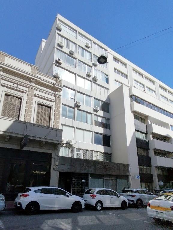 Hermoso y cómodo apartamento al frente Sin comisiones