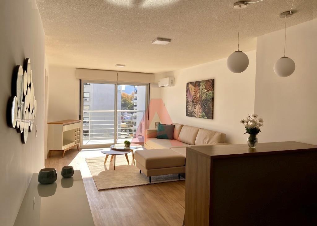 APARTAMENTO AMUEBLADO DE 1 DORMITORIO CON GARAJE