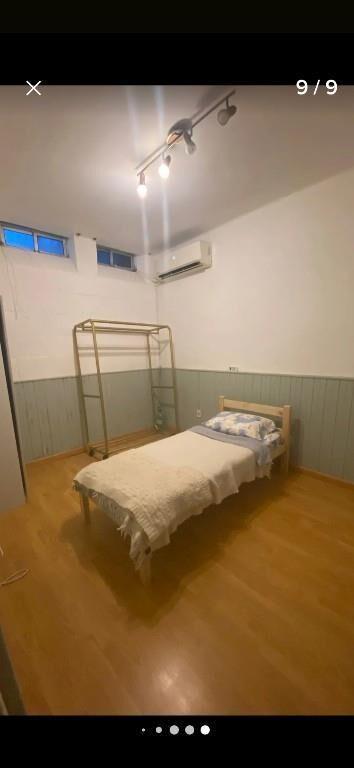Habitación individual grande en Pocitos con A/C