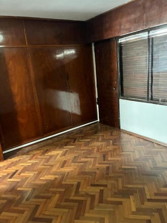 Vende Casa esquina 2 plantas.