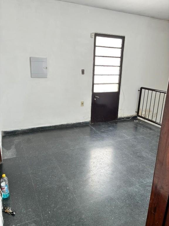 Vende Casa esquina 2 plantas.