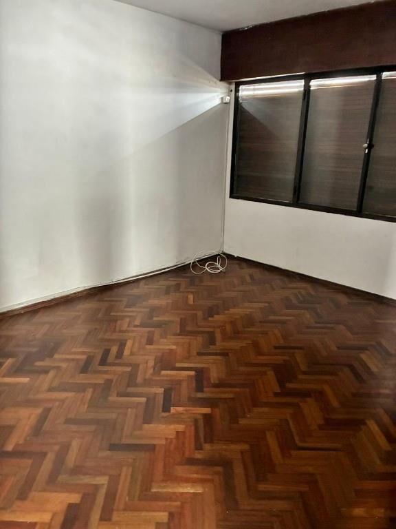 Vende Casa esquina 2 plantas.