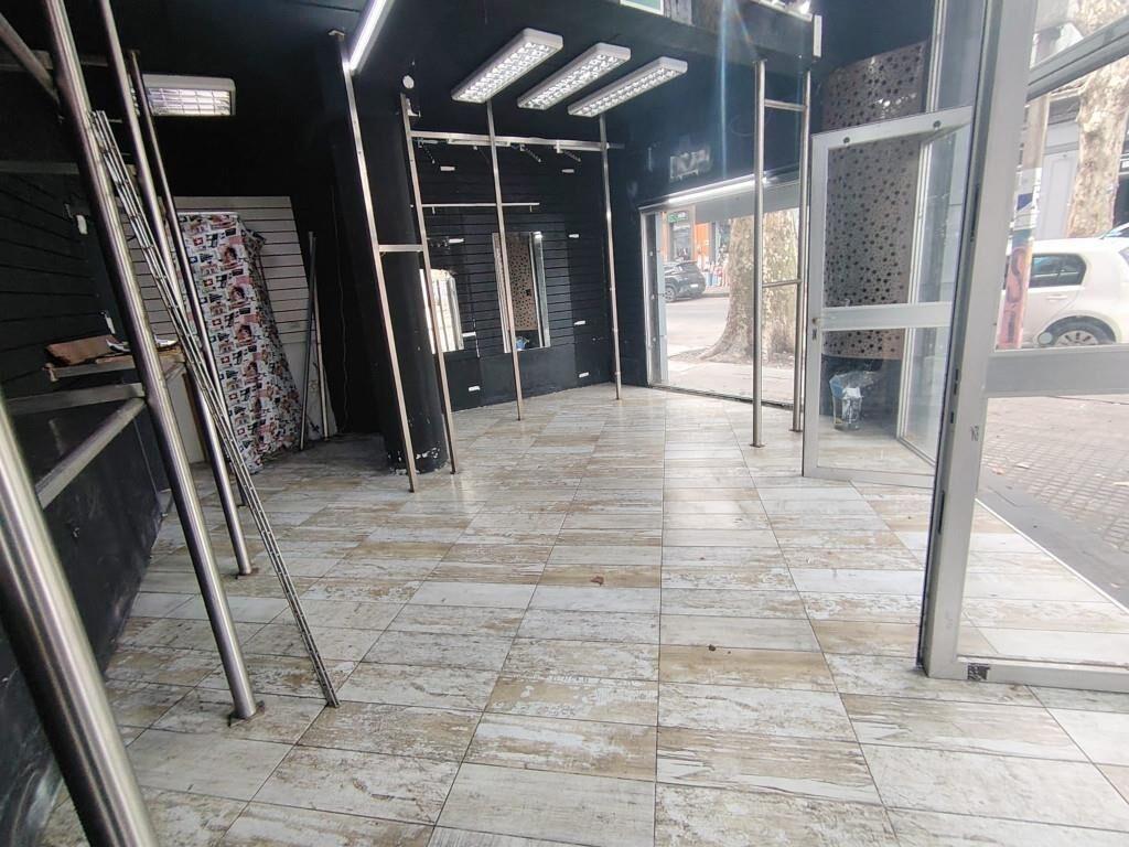 BLANDENGUES ESQ INCA, VIDRIERA A AMBAS CALLES. OPORTUNIDAD