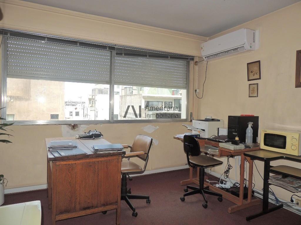 VENTA | DOS OFICINAS EN UN MISMO PISO | CENTRO.-