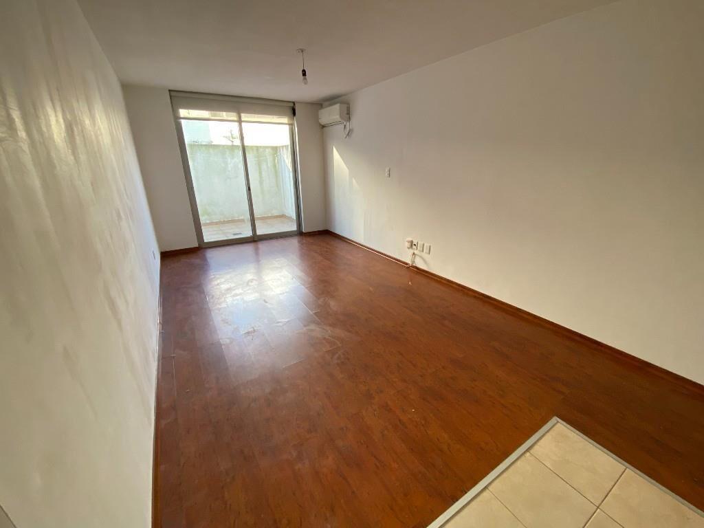 VENTA MONO CON PATIO Y GGE EN TRES CRUCES ! C/RENTA