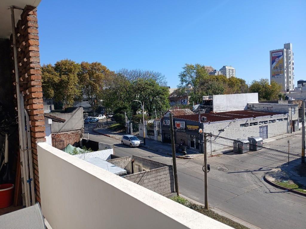 PAL VENDE, AP. FRENTE 2 DORM. BALCON, A 50MTS.DEL EVANGELICO