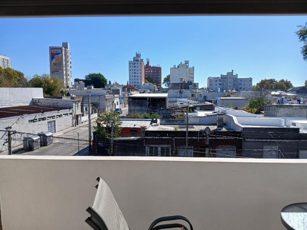 PAL VENDE, AP. FRENTE 2 DORM. BALCON, A 50MTS.DEL EVANGELICO