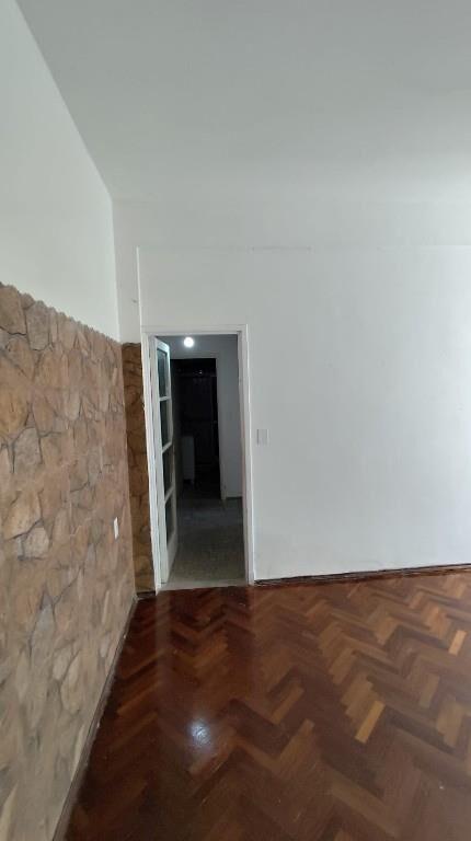 Apto impecable, 1 dormitorio, patio 20m2, gastos bajos 1900