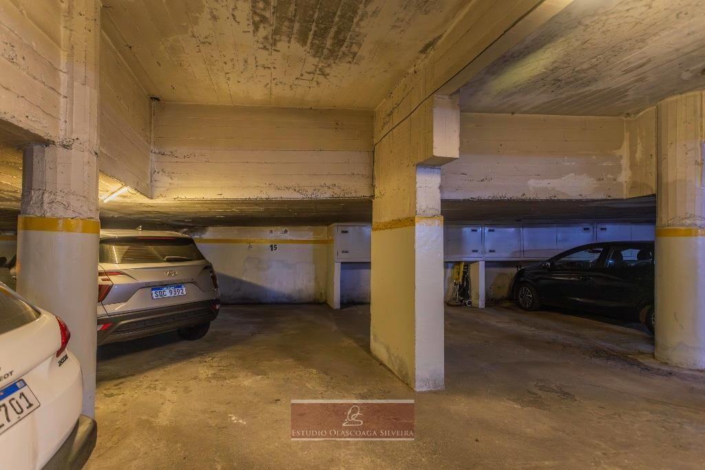 Apartamento reciclado a nuevo 3 dorm+ servicio y garage