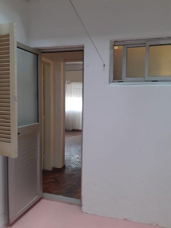 Se alquila Tipo casa, Buceo calle Ramos 1 dorm 1 baño,Patio