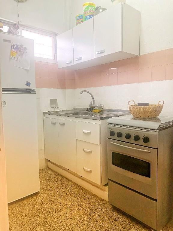 Se alquila Tipo casa, Buceo calle Ramos 1 dorm 1 baño,Patio