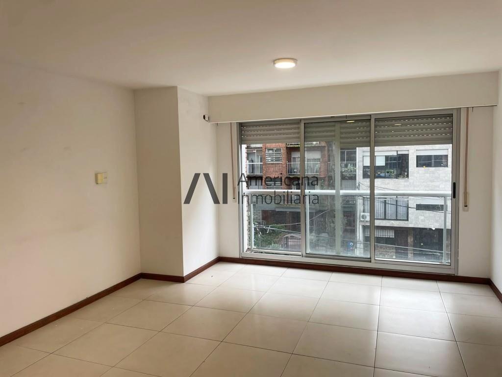 Alquiler monoambiente con garaje en Pocitos.-