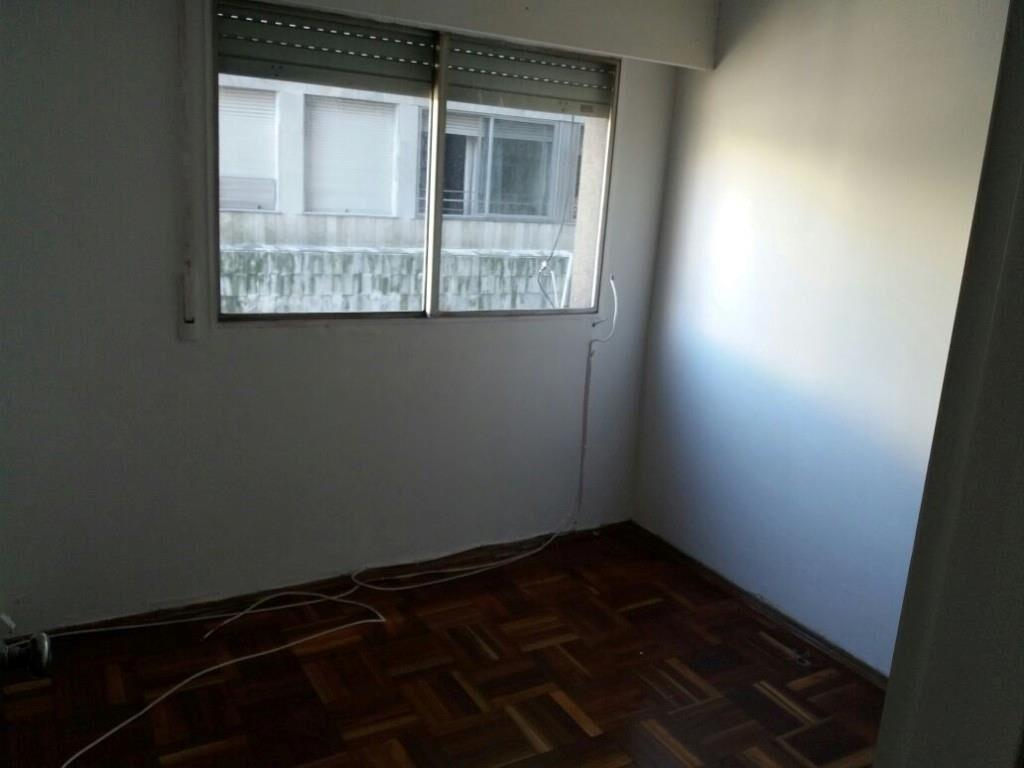 ¡Todo al frente ¡Gran Living comedor, 3 d c/piso de parquet!